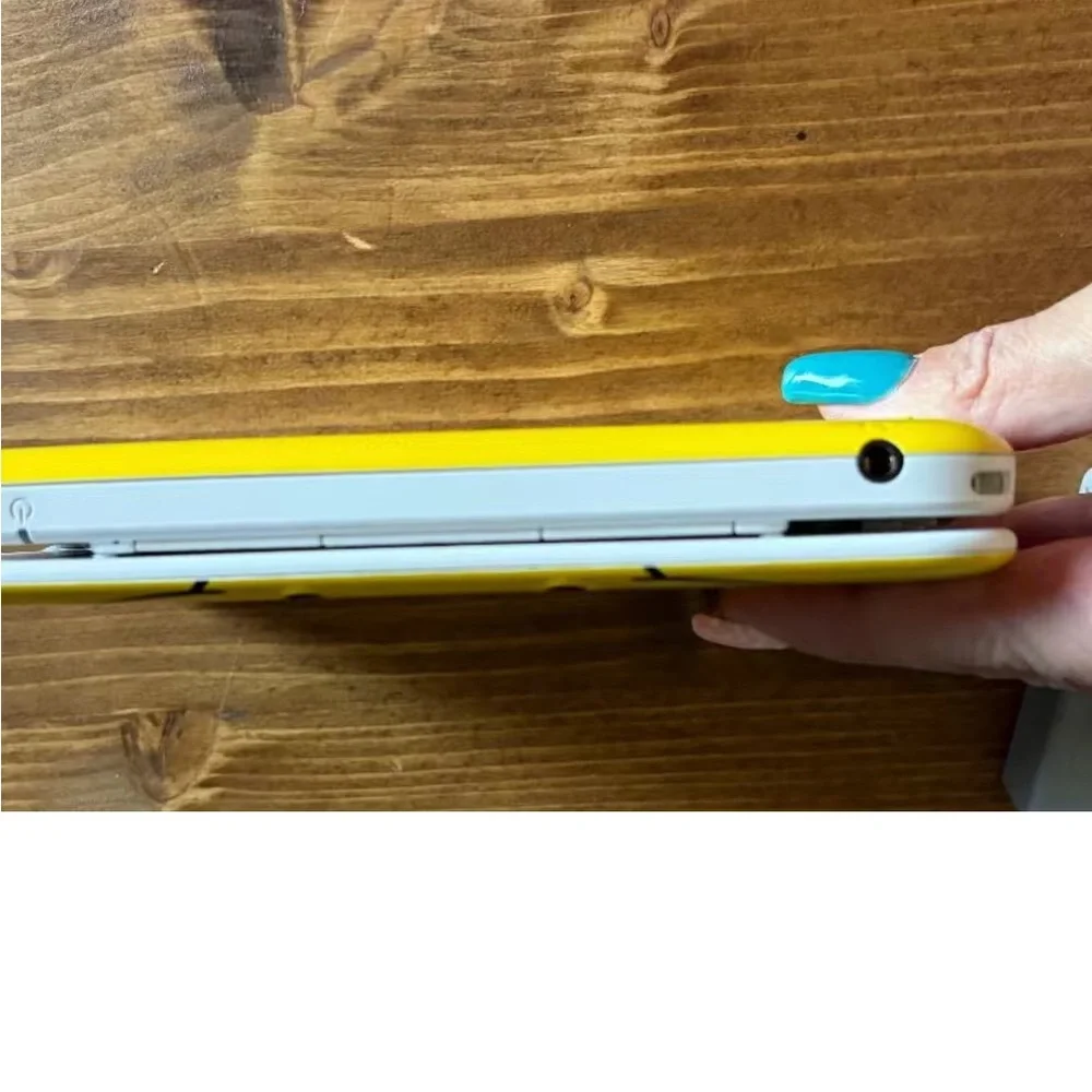 Nintendo 3DS Pikachu Accent Handheld - Yellow and White